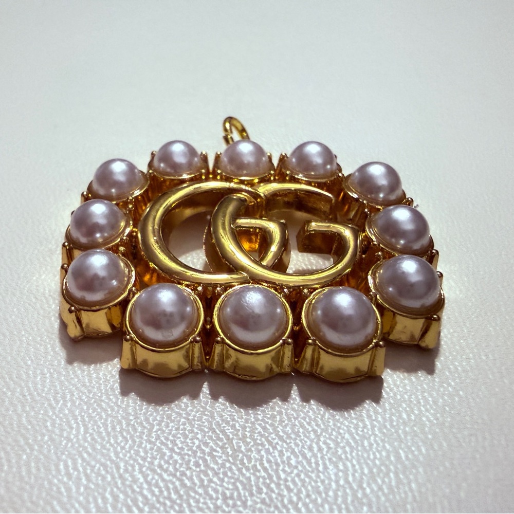 Beautiful Gucci Upcycled GG Zipper Pull Charm Gold Tone Pendant - Picture 2 of 3